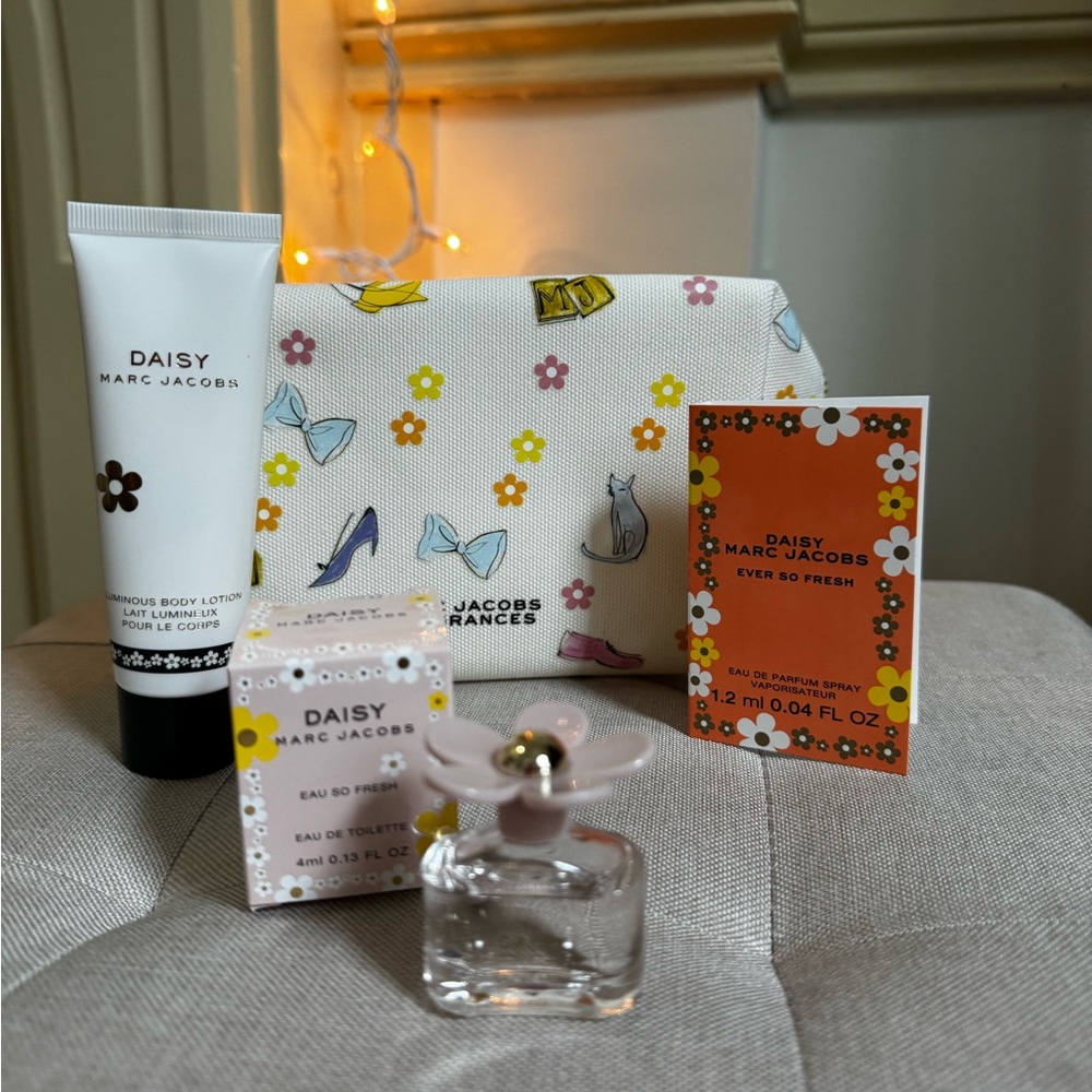 Marc Jacobs Set - Picture 2 of 13
